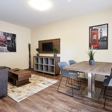 Ovar Apartman Mosonmagyaróvár Exteriör bild