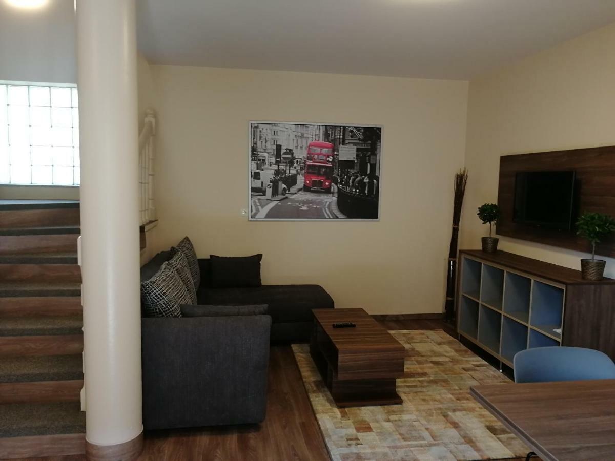 Ovar Apartman Mosonmagyaróvár Exteriör bild